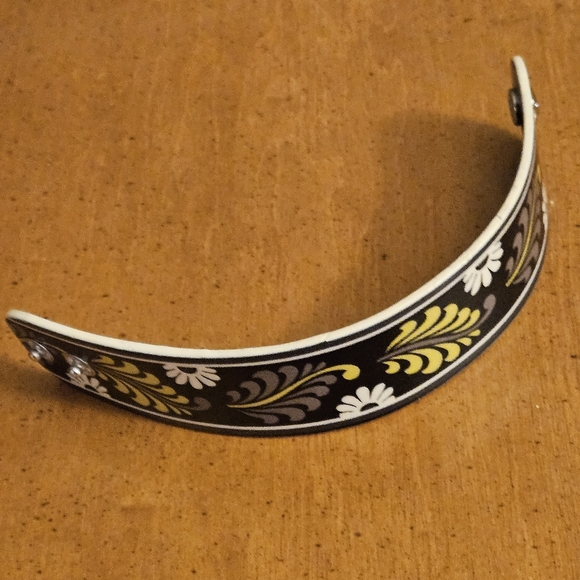 Vera Bradley "frill" Snap Vinyl Bracelet - Picture 7 of 7